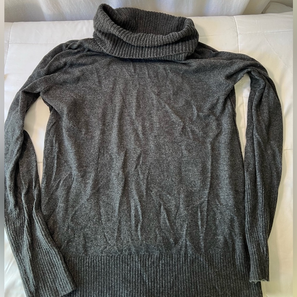 An Taylor LOFT Dark Gray Turtleneck Sweater